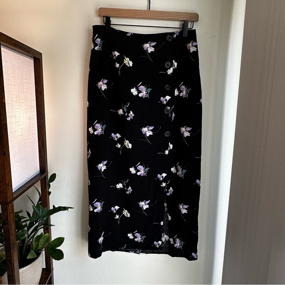 Abercrombie & Fitch Dresses & Skirts - NWT Abercrombie & Fitch Black Floral Midi Button Front Skirt